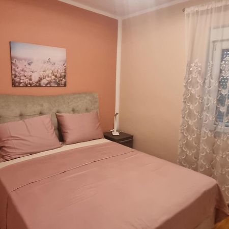 דירות Sutomiscica Senkini Dvori מראה חיצוני תמונה