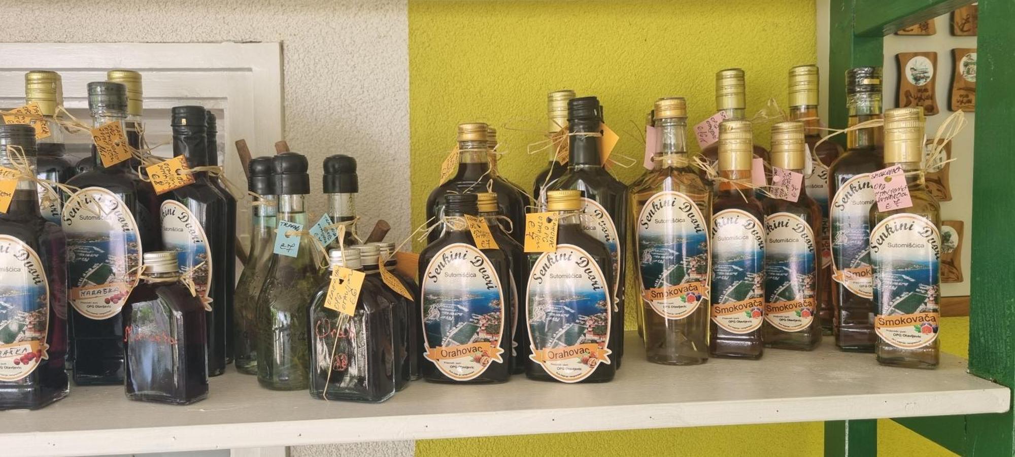 דירות Sutomiscica Senkini Dvori מראה חיצוני תמונה