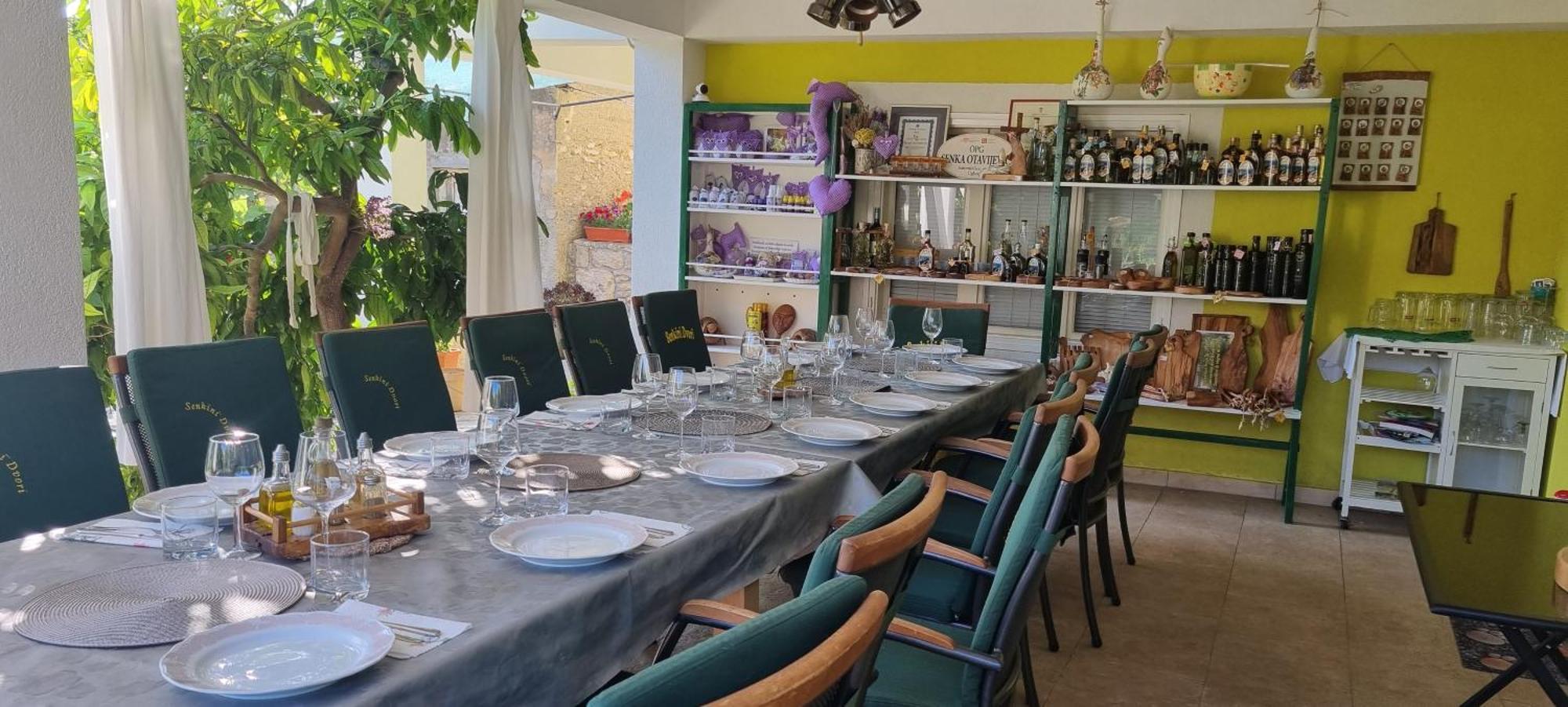 דירות Sutomiscica Senkini Dvori מראה חיצוני תמונה