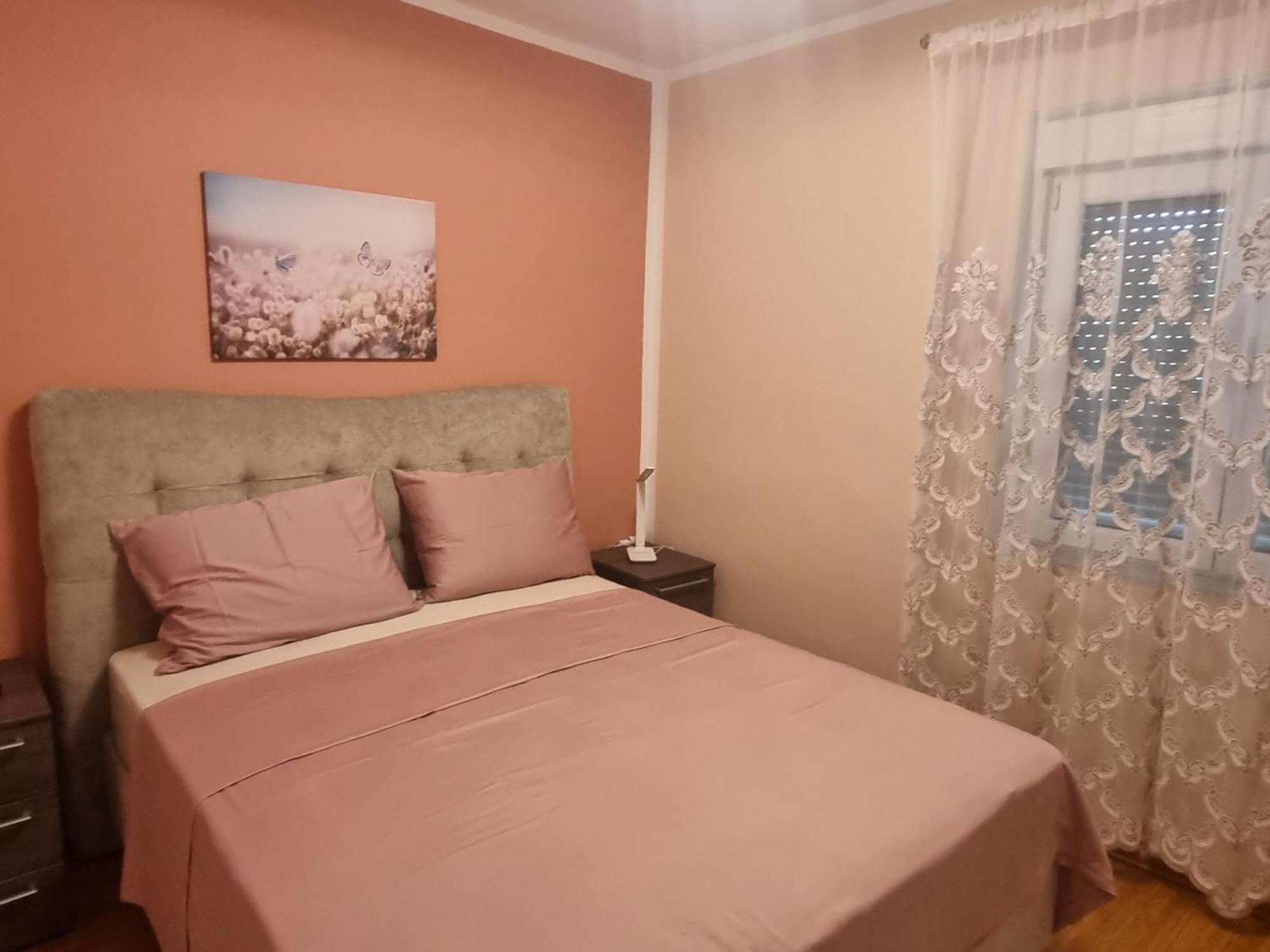 דירות Sutomiscica Senkini Dvori מראה חיצוני תמונה